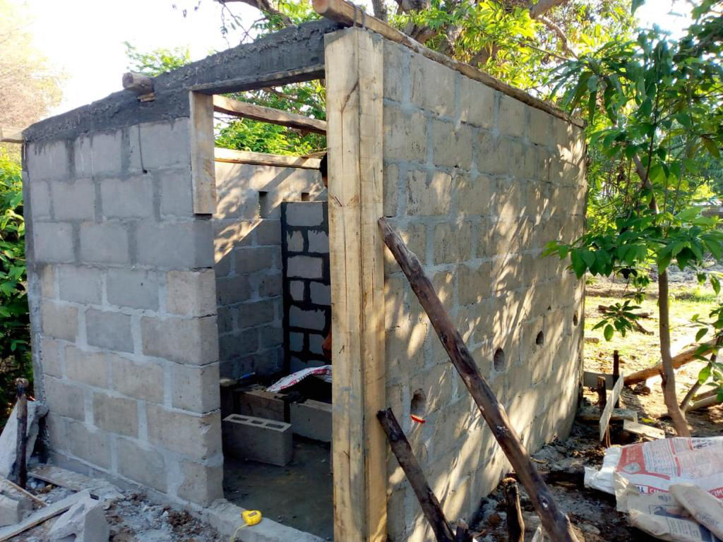 Nuovo bagno nella casa di formazione a Mahajanga - lavori in corso