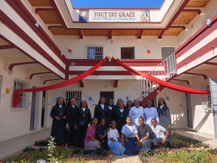 Bambini del Madagascar Tonga Soa - Progetto nuova casa a Mahajanga